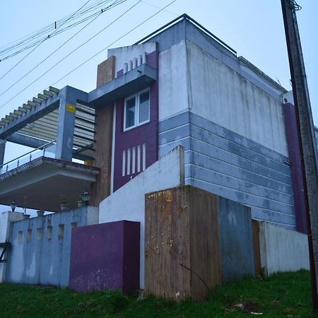 The Conerstayz Уті Екстер'єр фото